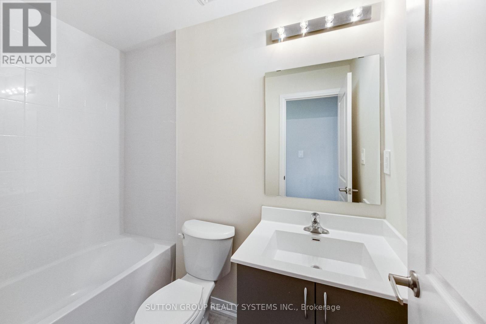 1577 Rose Way, Milton, ON - Indoor Photo Showing Bathroom