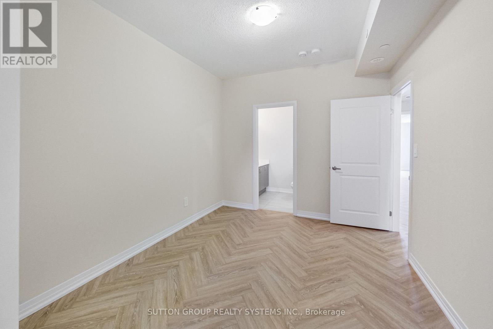 1577 Rose Way, Milton, ON - Indoor Photo Showing Other Room