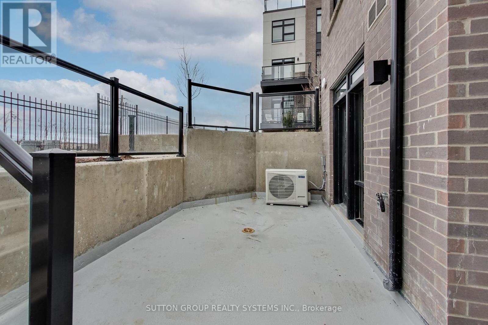 1577 Rose Way, Milton, ON - Outdoor With Exterior