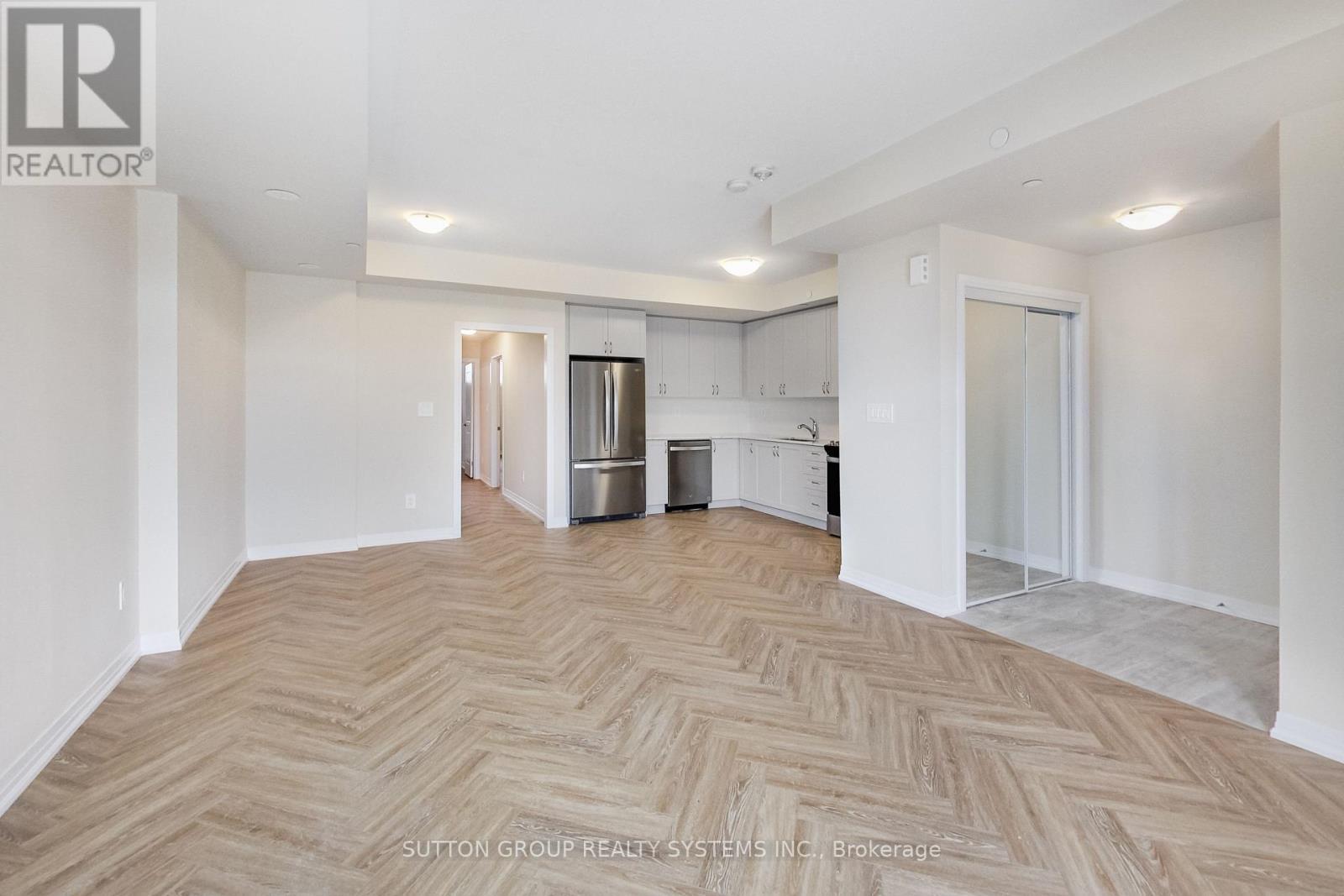 1577 Rose Way, Milton, ON - Indoor Photo Showing Kitchen