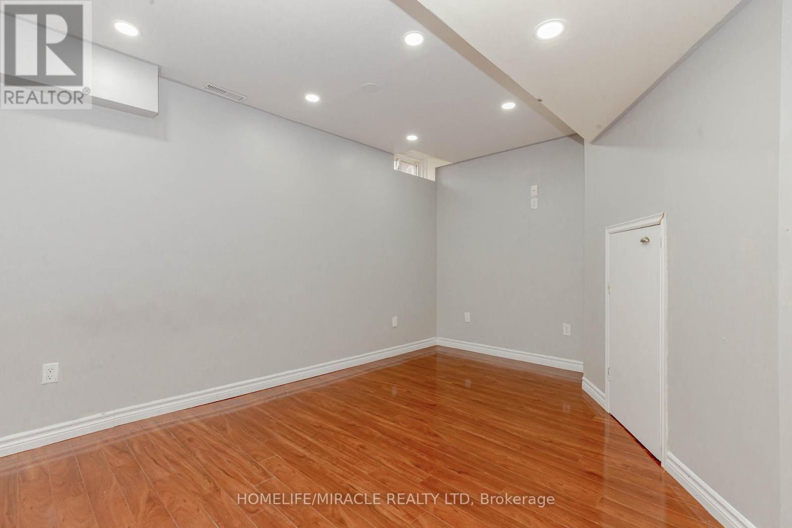 4 Vauxhall Crescent, Brampton, ON - Indoor Photo Showing Other Room