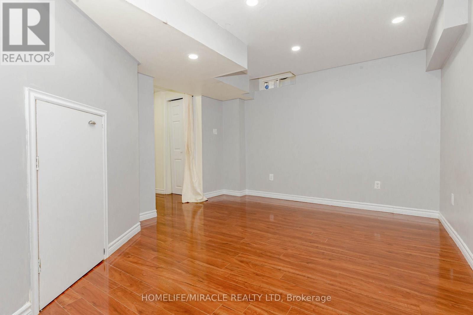 4 Vauxhall Crescent, Brampton, ON - Indoor Photo Showing Other Room