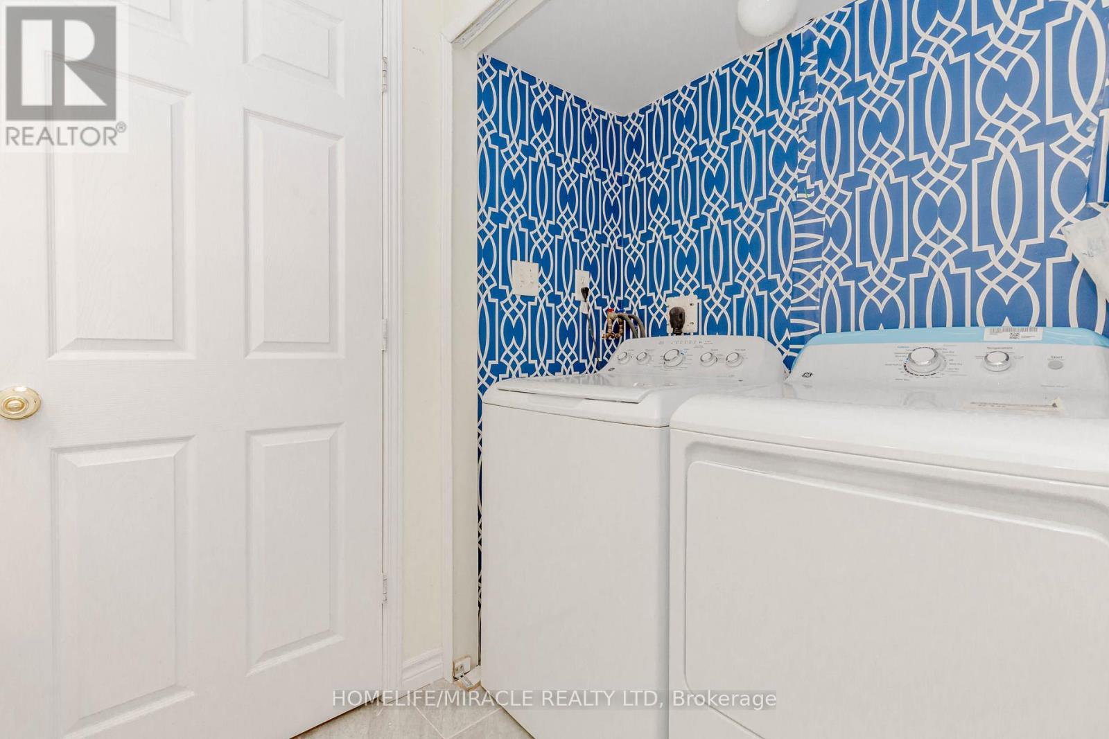 4 Vauxhall Crescent, Brampton, ON - Indoor Photo Showing Laundry Room