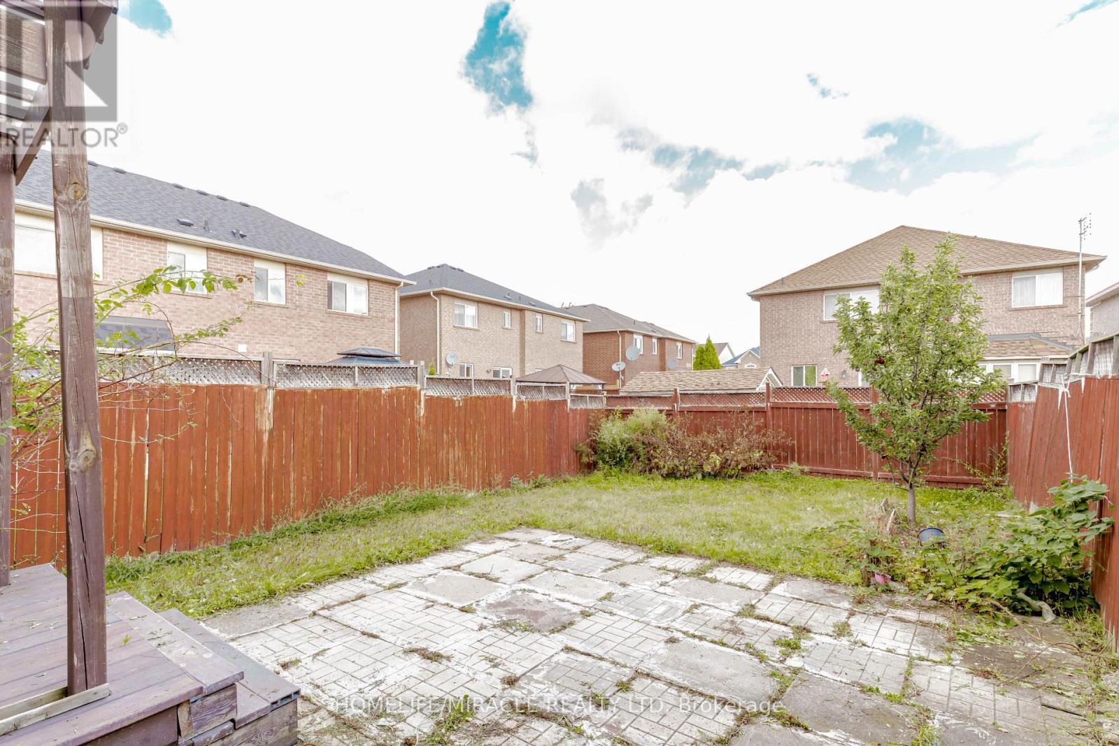 4 Vauxhall Crescent, Brampton, ON - Outdoor