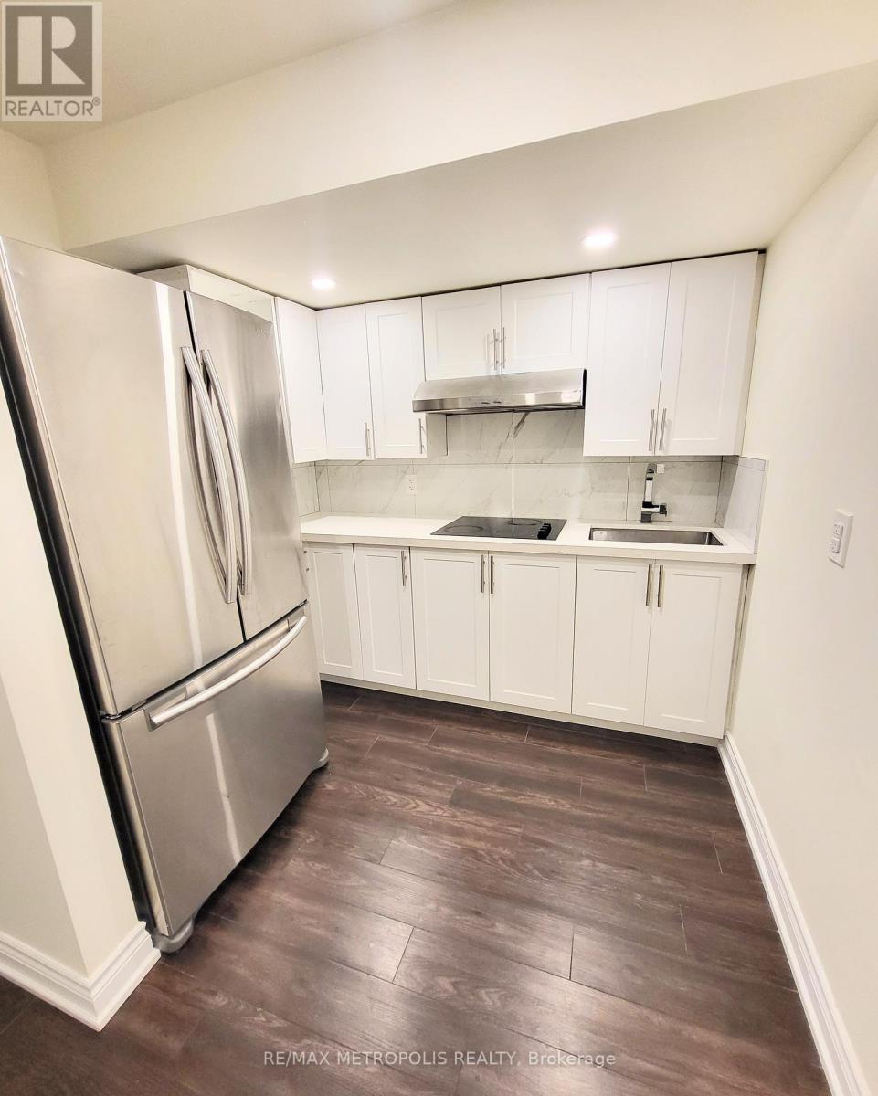 Bsmt - 923 Penson Crescent, Milton, ON - Indoor Photo Showing Kitchen