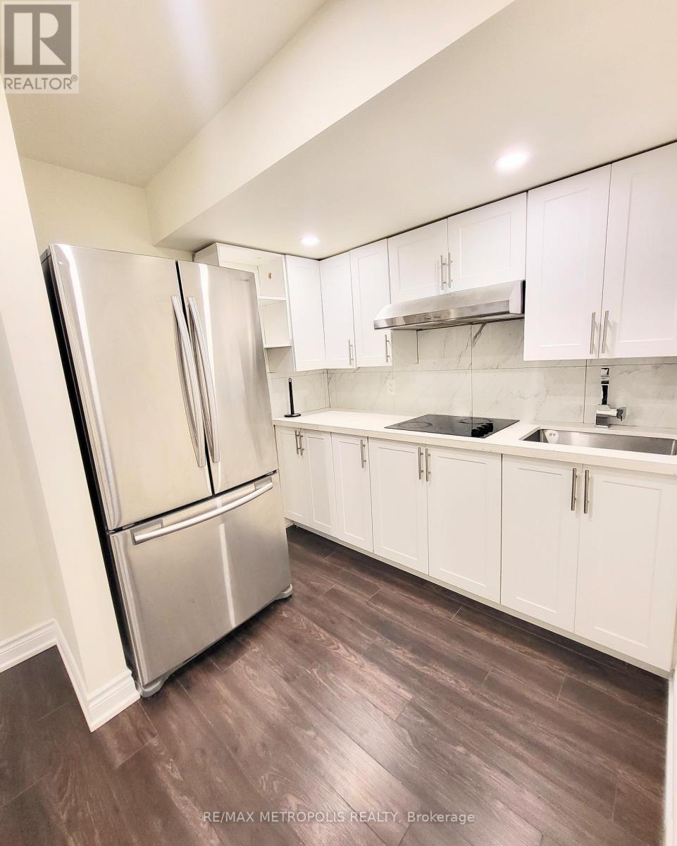 Bsmt - 923 Penson Crescent, Milton, ON - Indoor Photo Showing Kitchen