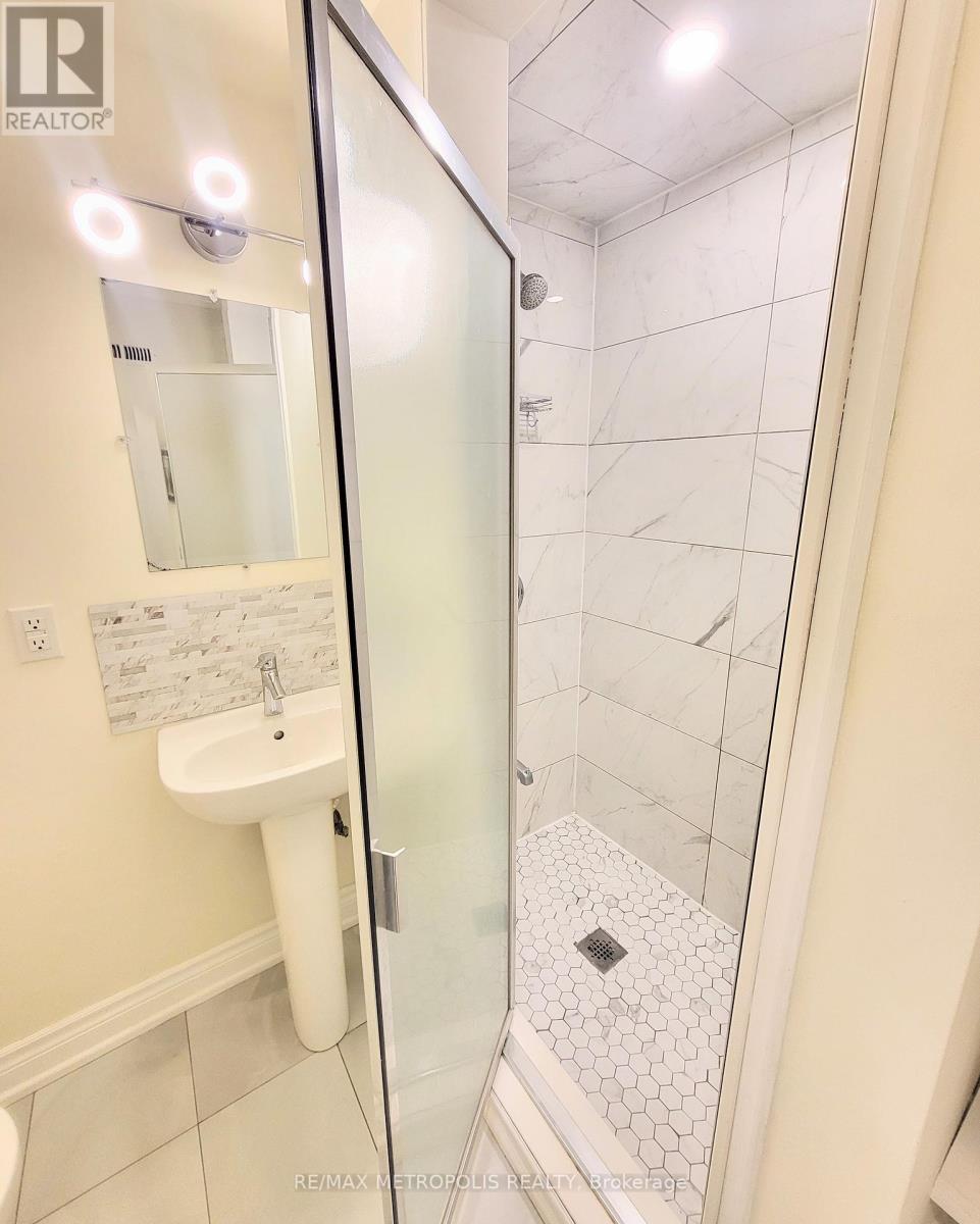 Bsmt - 923 Penson Crescent, Milton, ON - Indoor Photo Showing Bathroom