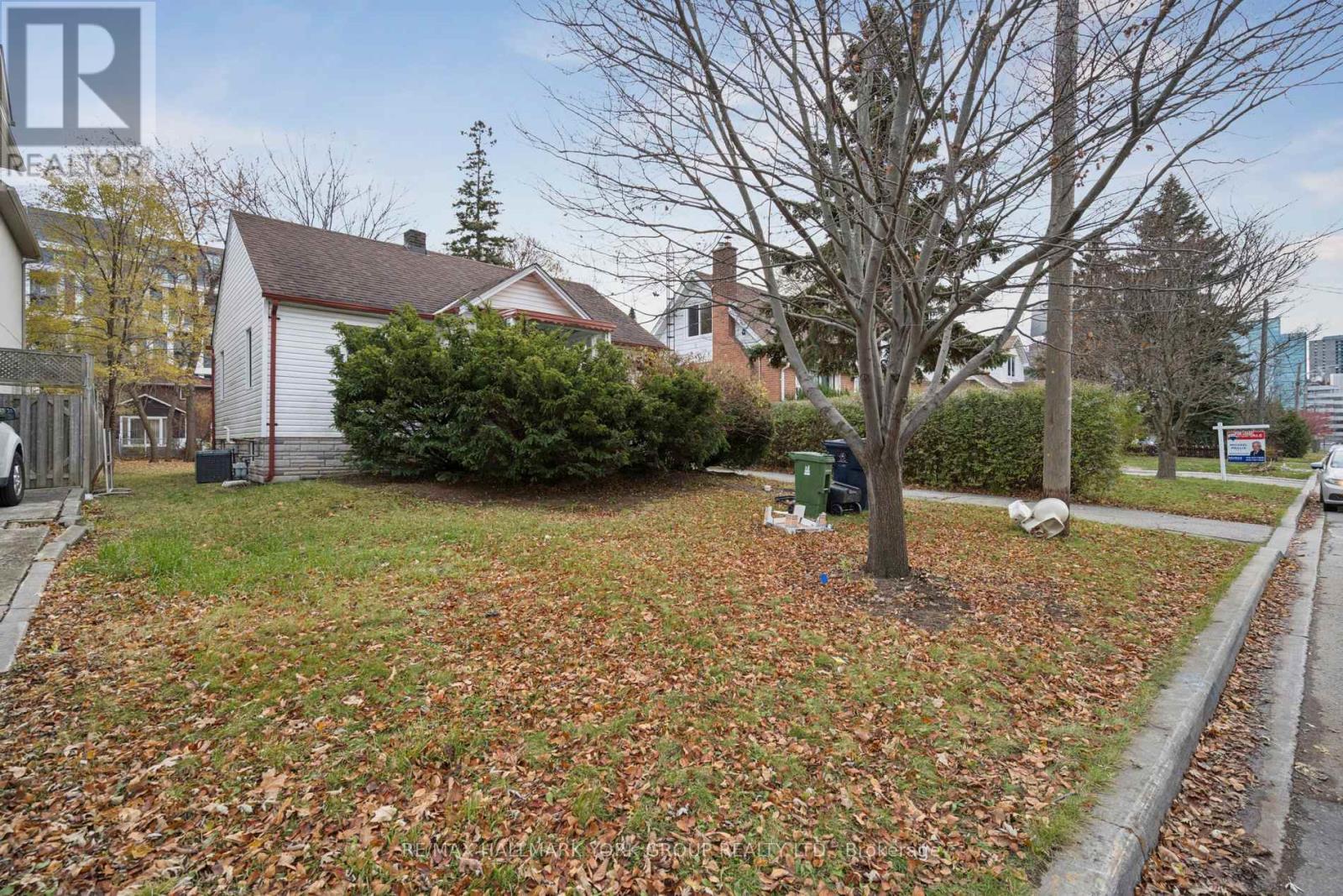 211 Maplehurst Avenue, Toronto, ON - Outdoor