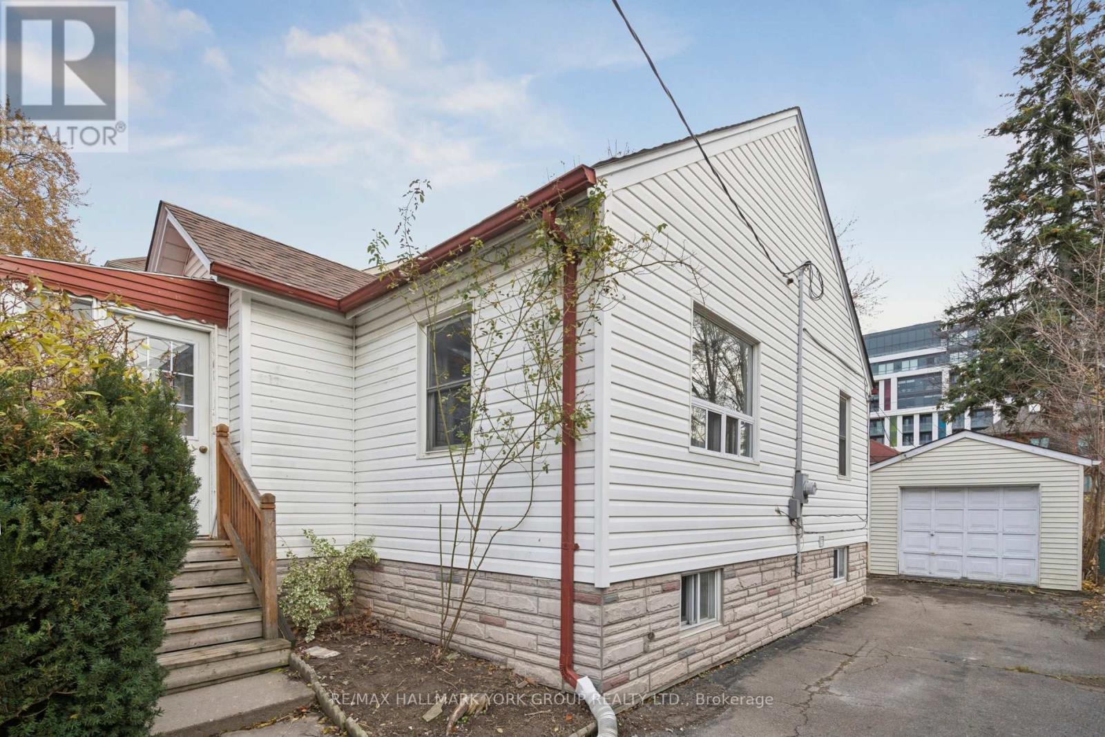 211 Maplehurst Avenue, Toronto, ON - Outdoor