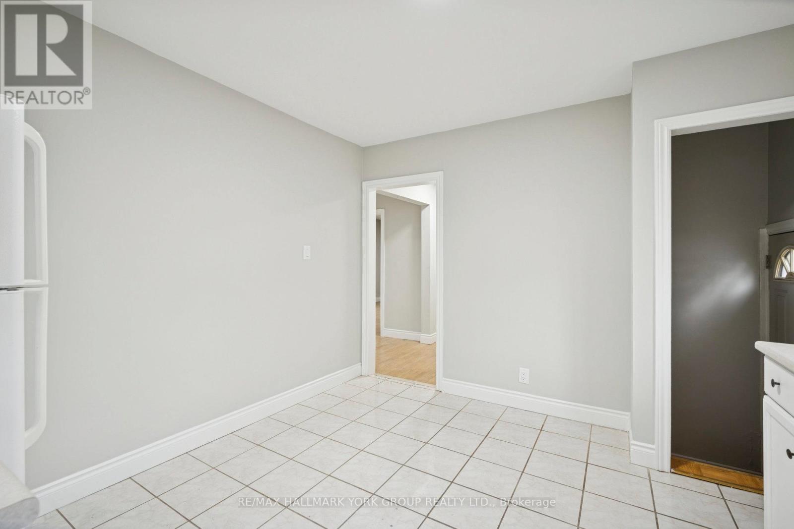 211 Maplehurst Avenue, Toronto, ON - Indoor