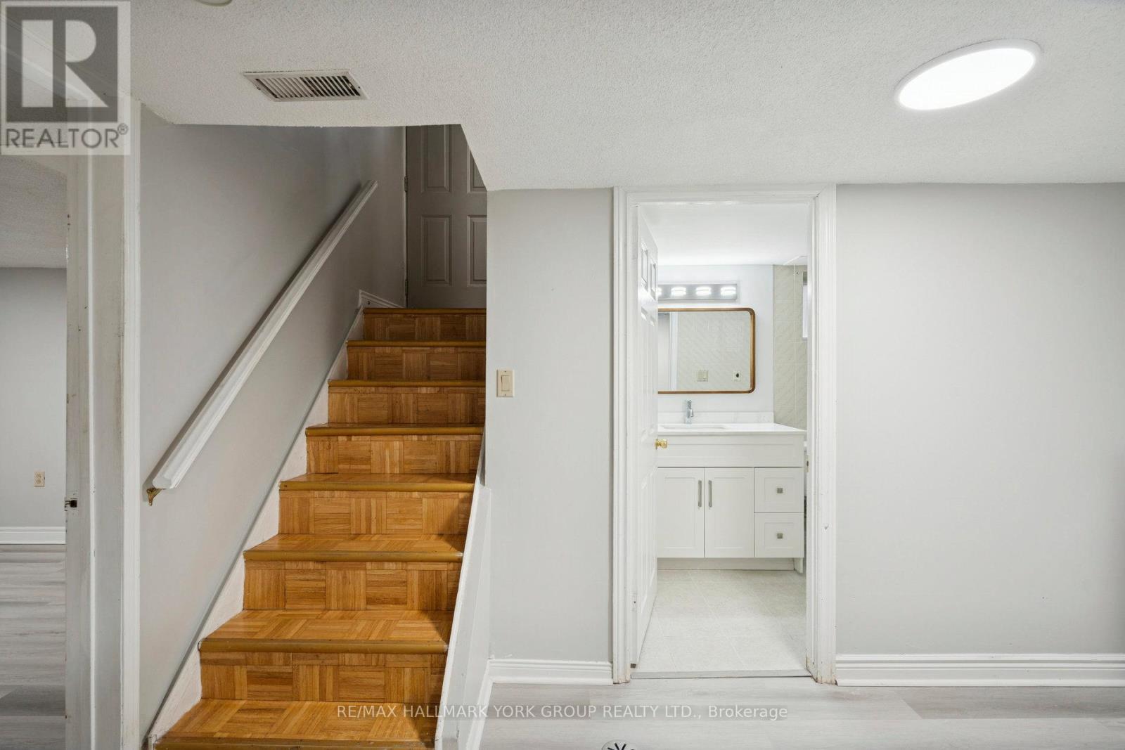 211 Maplehurst Avenue, Toronto, ON - Indoor Photo Showing Other Room