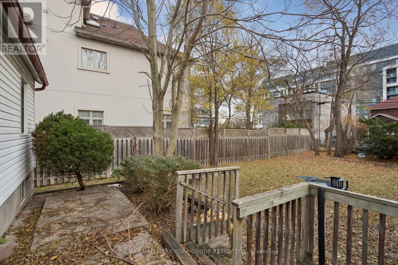 211 Maplehurst Avenue, Toronto, ON - Outdoor