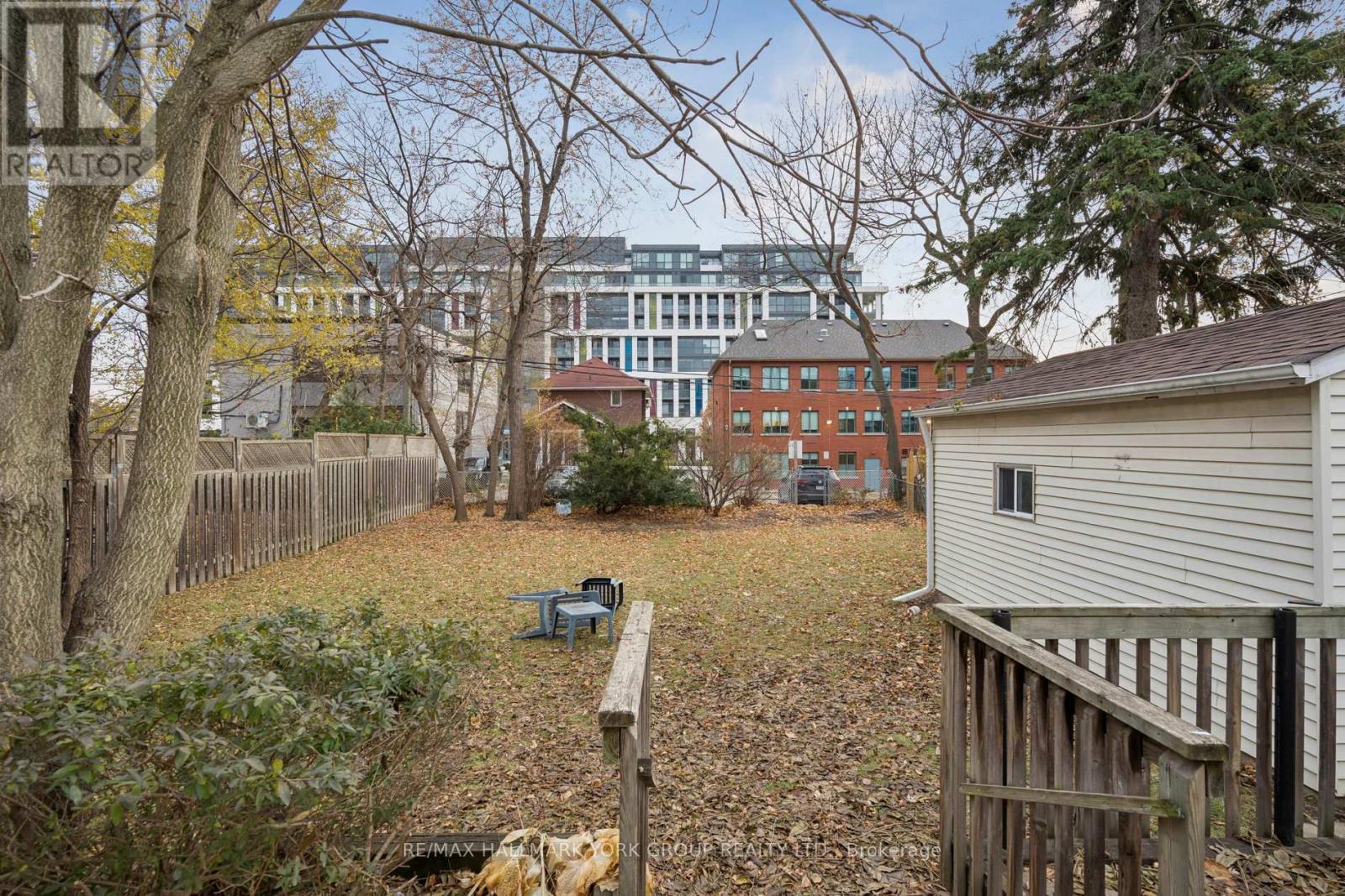 211 Maplehurst Avenue, Toronto, ON - Outdoor