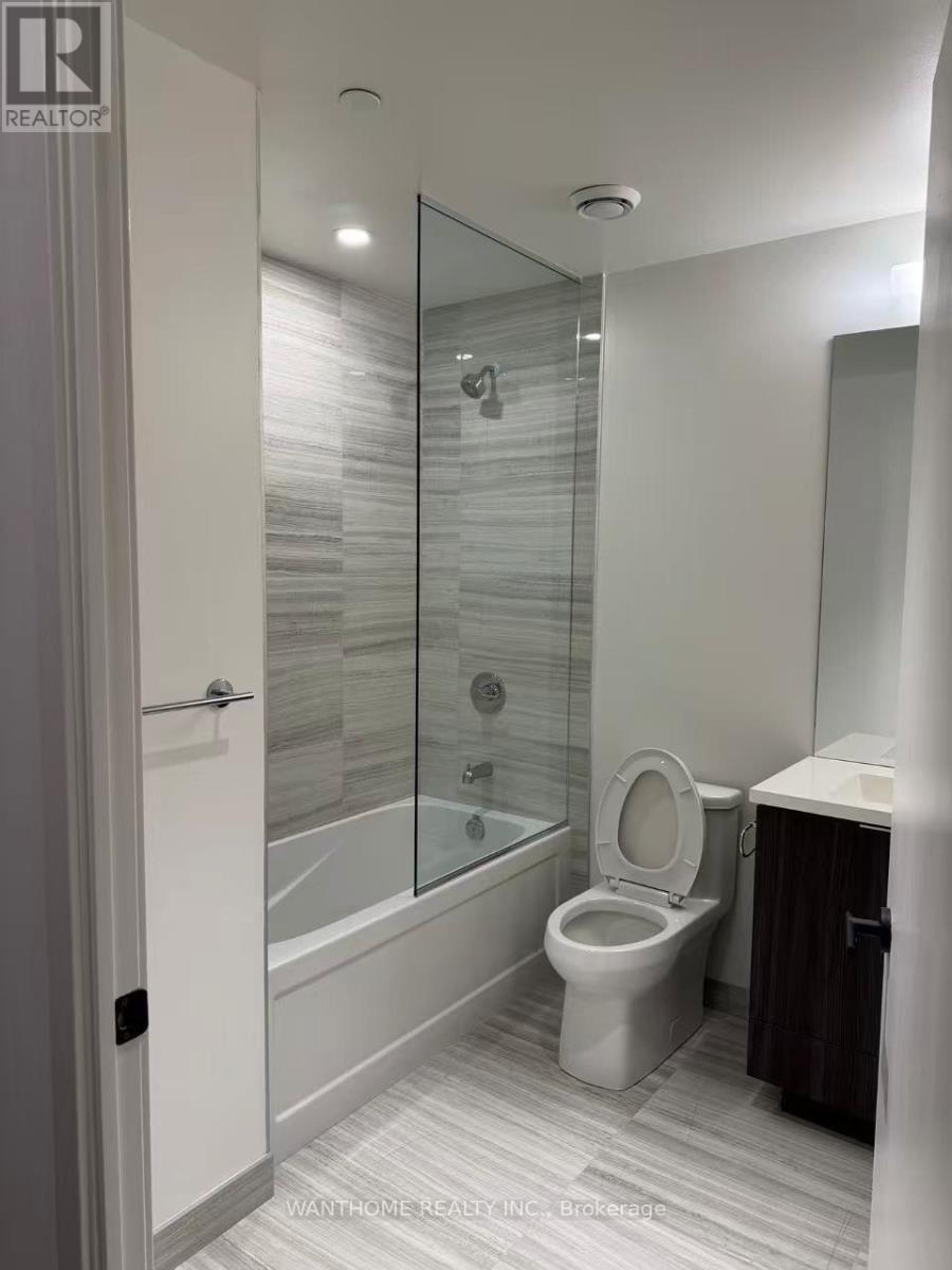 1712 - 8 Interchange Way, Vaughan, ON - Indoor Photo Showing Bathroom