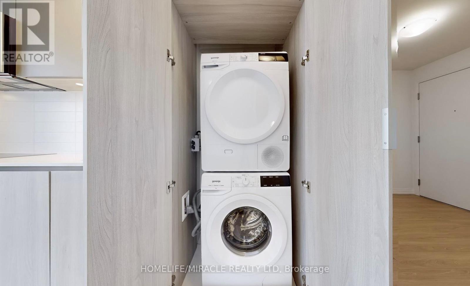 2611 - 8 Widmer Street, Toronto, ON - Indoor Photo Showing Laundry Room
