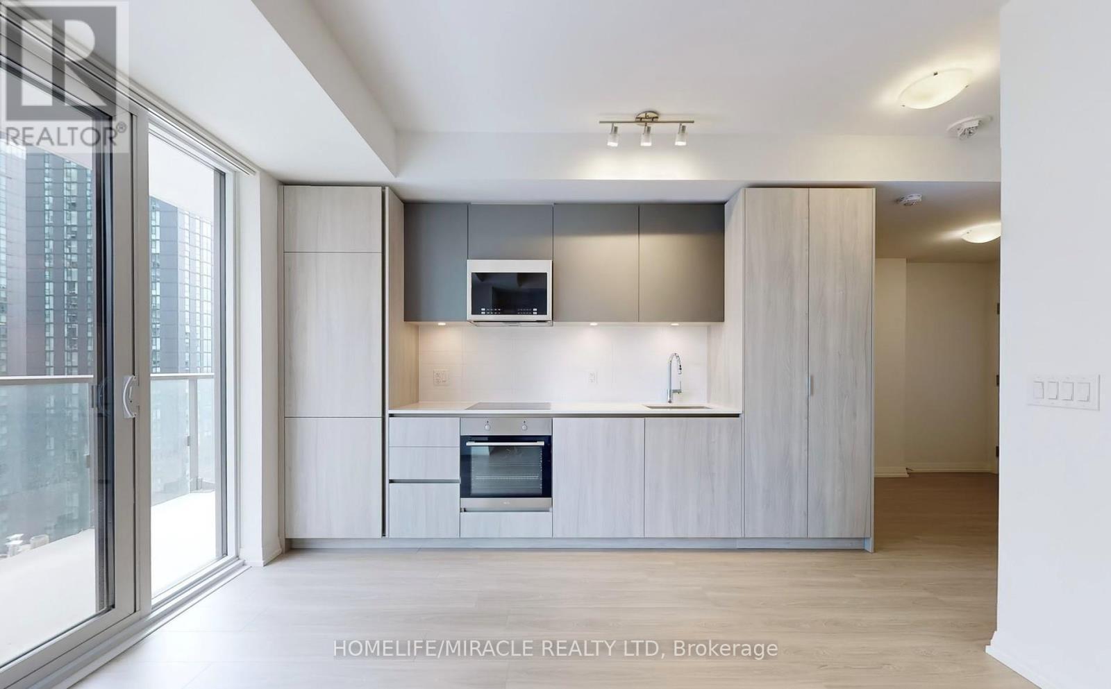 2611 - 8 Widmer Street, Toronto, ON - Indoor Photo Showing Kitchen