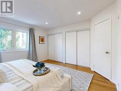 Double closets and semi-ensuite -