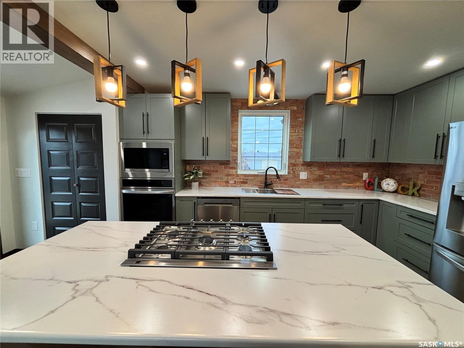 724 St Annes Avenue, Bruno, SK - Indoor Photo Showing Kitchen With Upgraded Kitchen