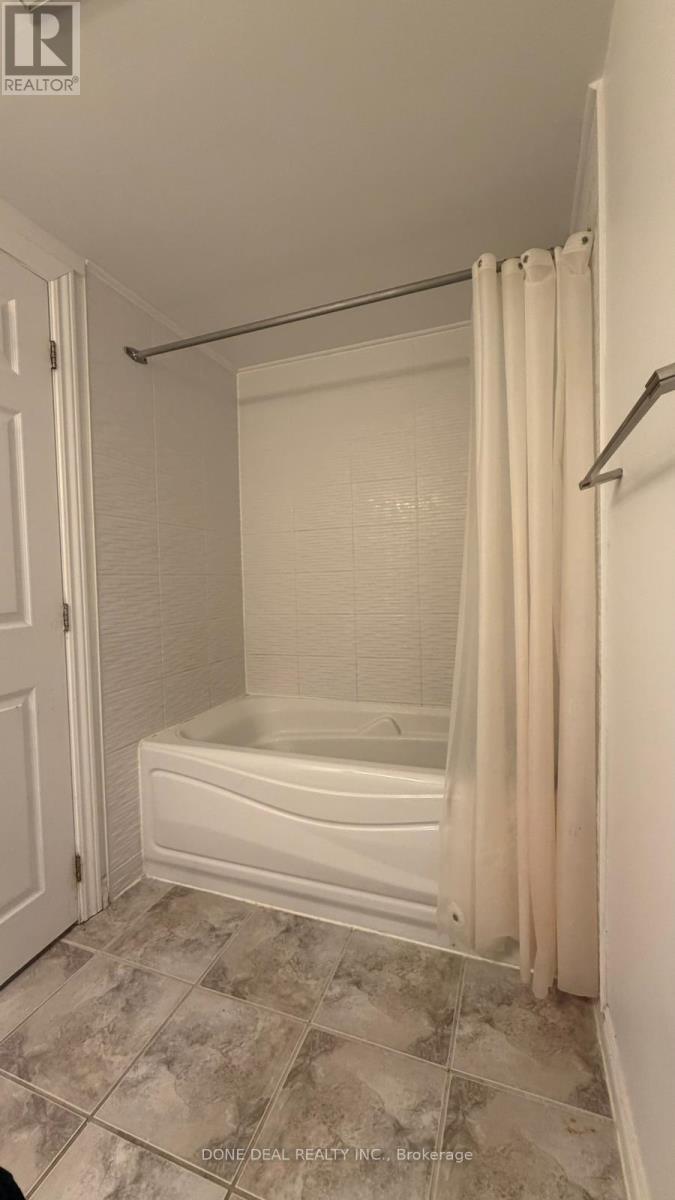 528 Virginia Creeper Street, Waterloo, ON - Indoor Photo Showing Bathroom