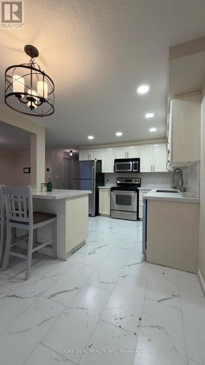 528 Virginia Creeper Street, Waterloo, ON - Indoor Photo Showing Kitchen