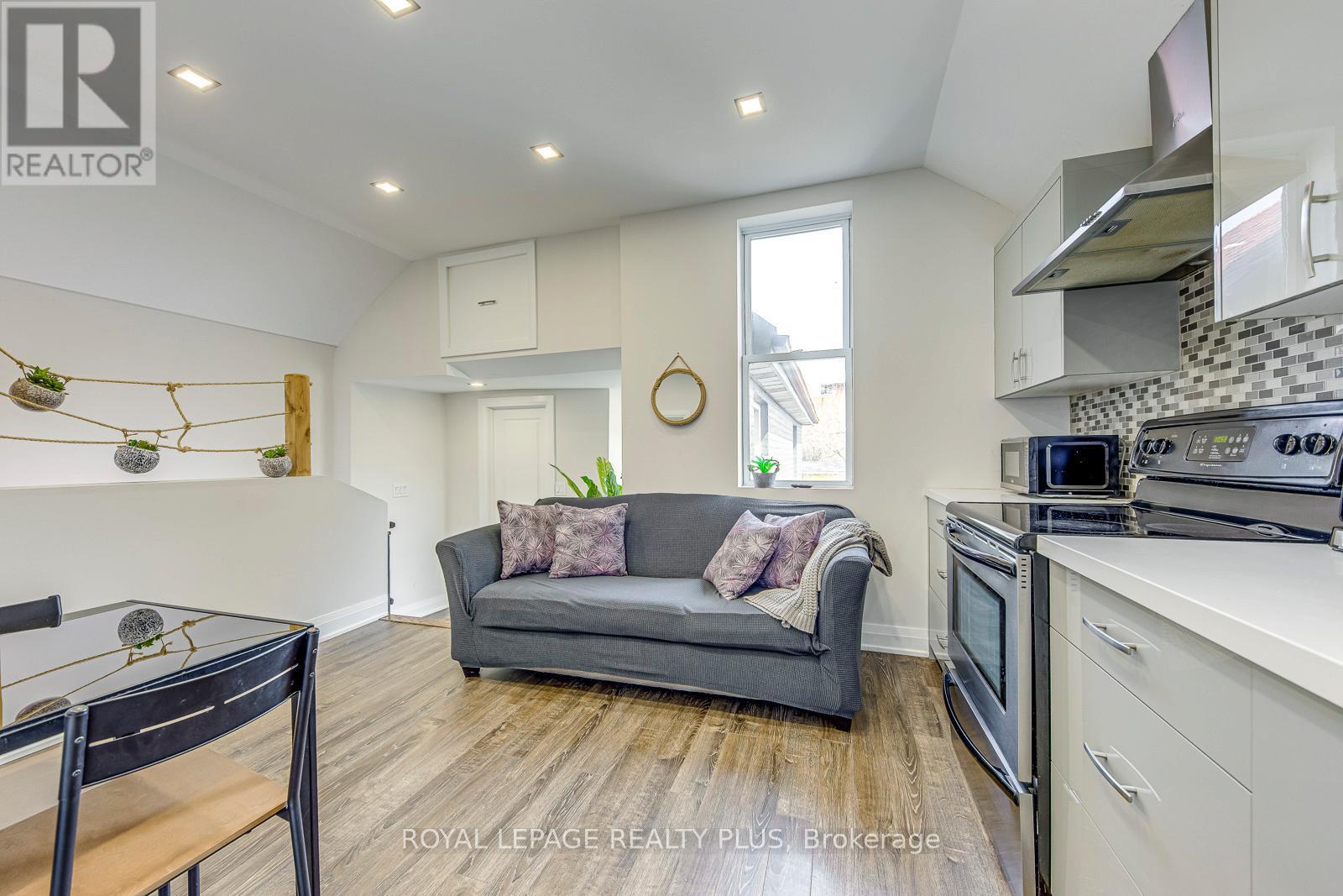 247 Robert Street, Hamilton, ON - Indoor