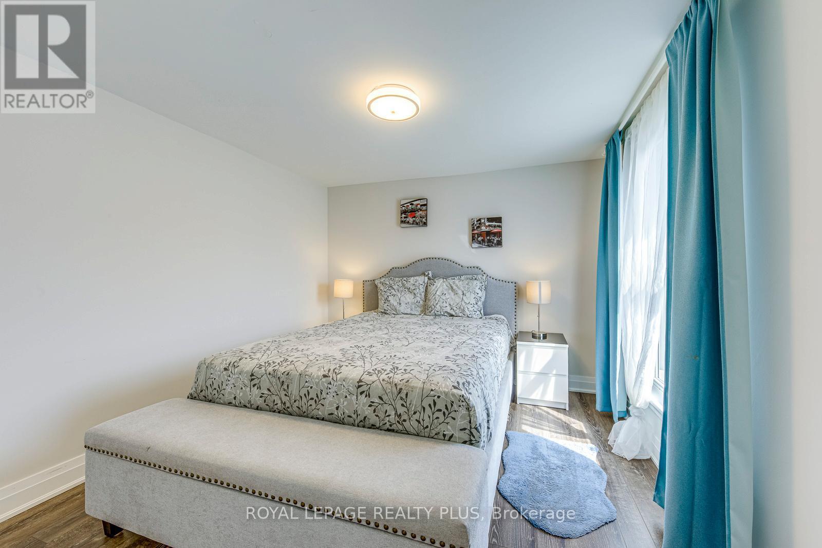 247 Robert Street, Hamilton, ON - Indoor Photo Showing Bedroom