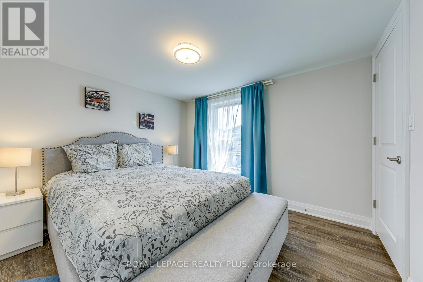 247 Robert Street, Hamilton, ON - Indoor Photo Showing Bedroom