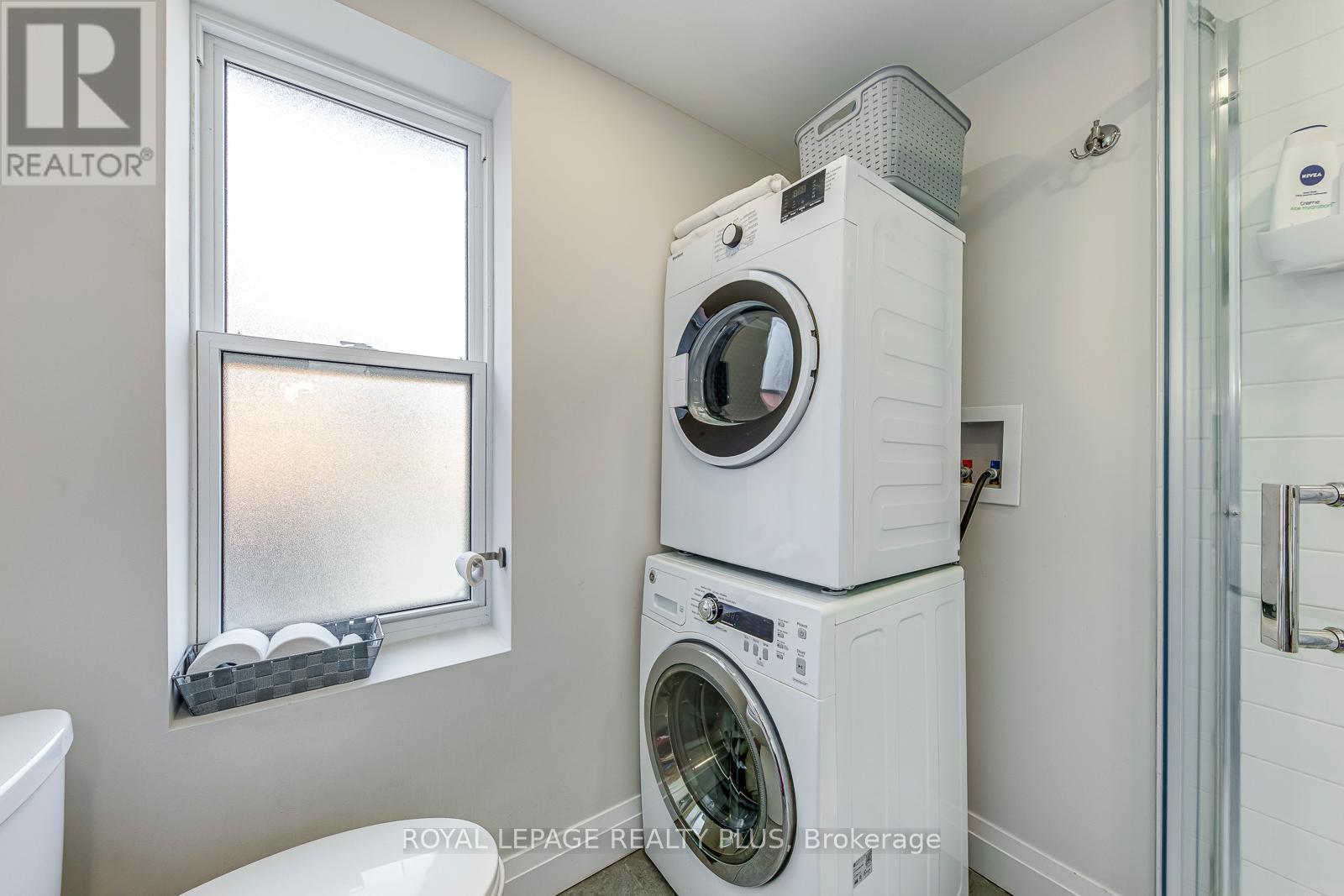 247 Robert Street, Hamilton, ON - Indoor Photo Showing Laundry Room