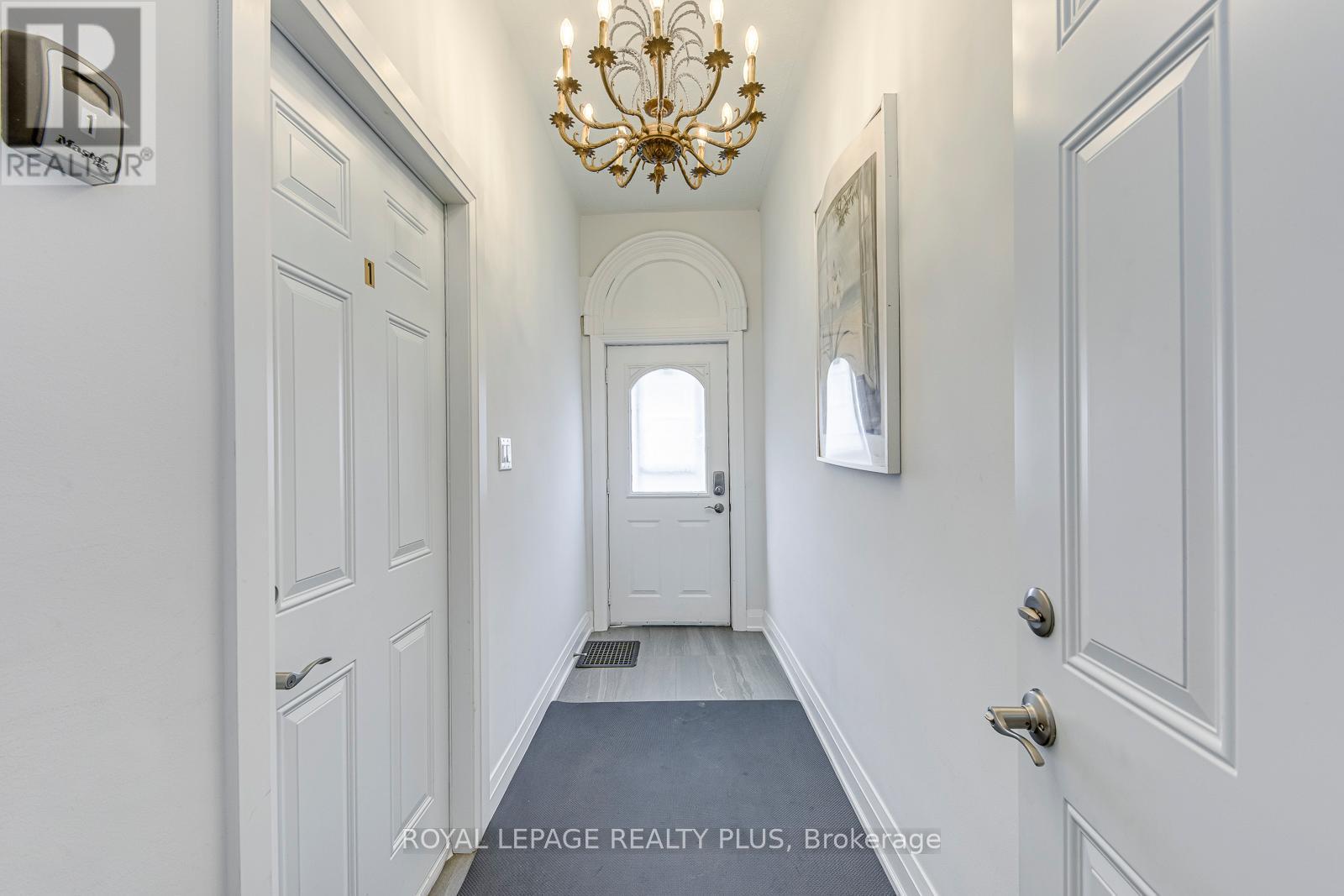 247 Robert Street, Hamilton, ON - Indoor Photo Showing Other Room