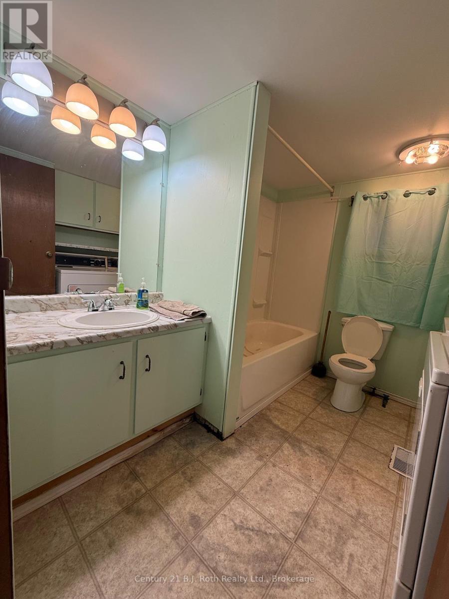 161 - 580 West Street S, Orillia, ON - Indoor Photo Showing Bathroom