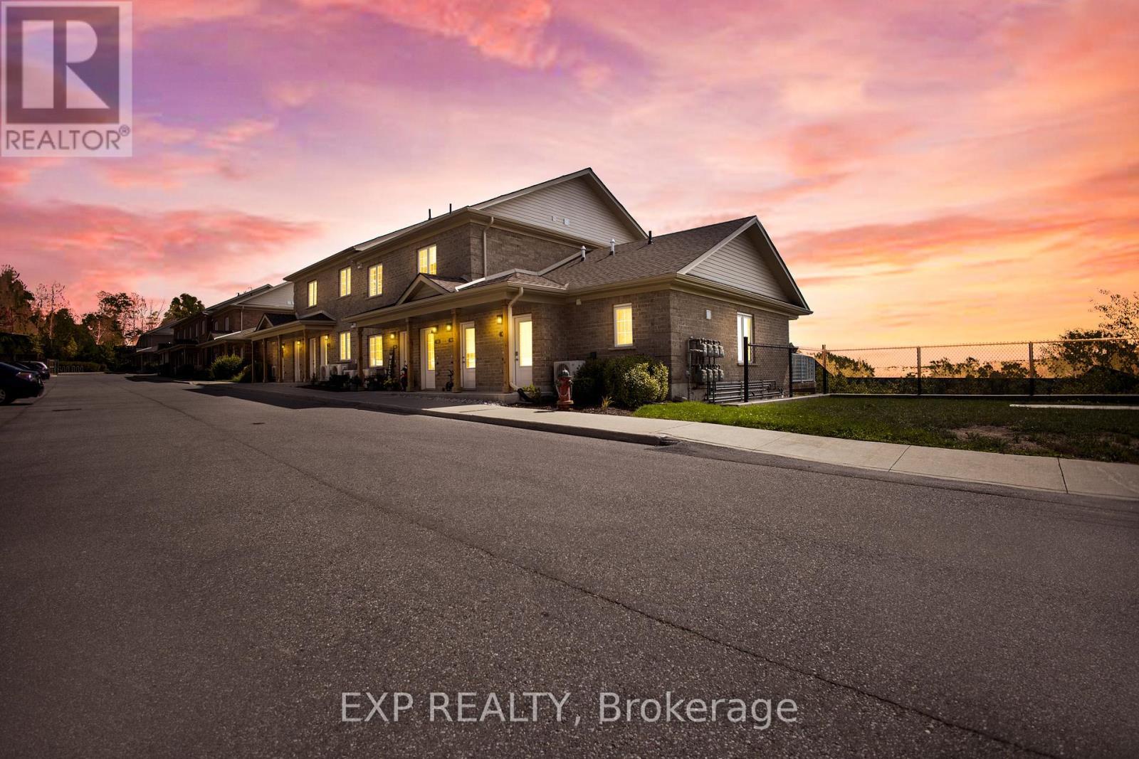 103 - 5 Cityview Drive S, Guelph, ON - Outdoor