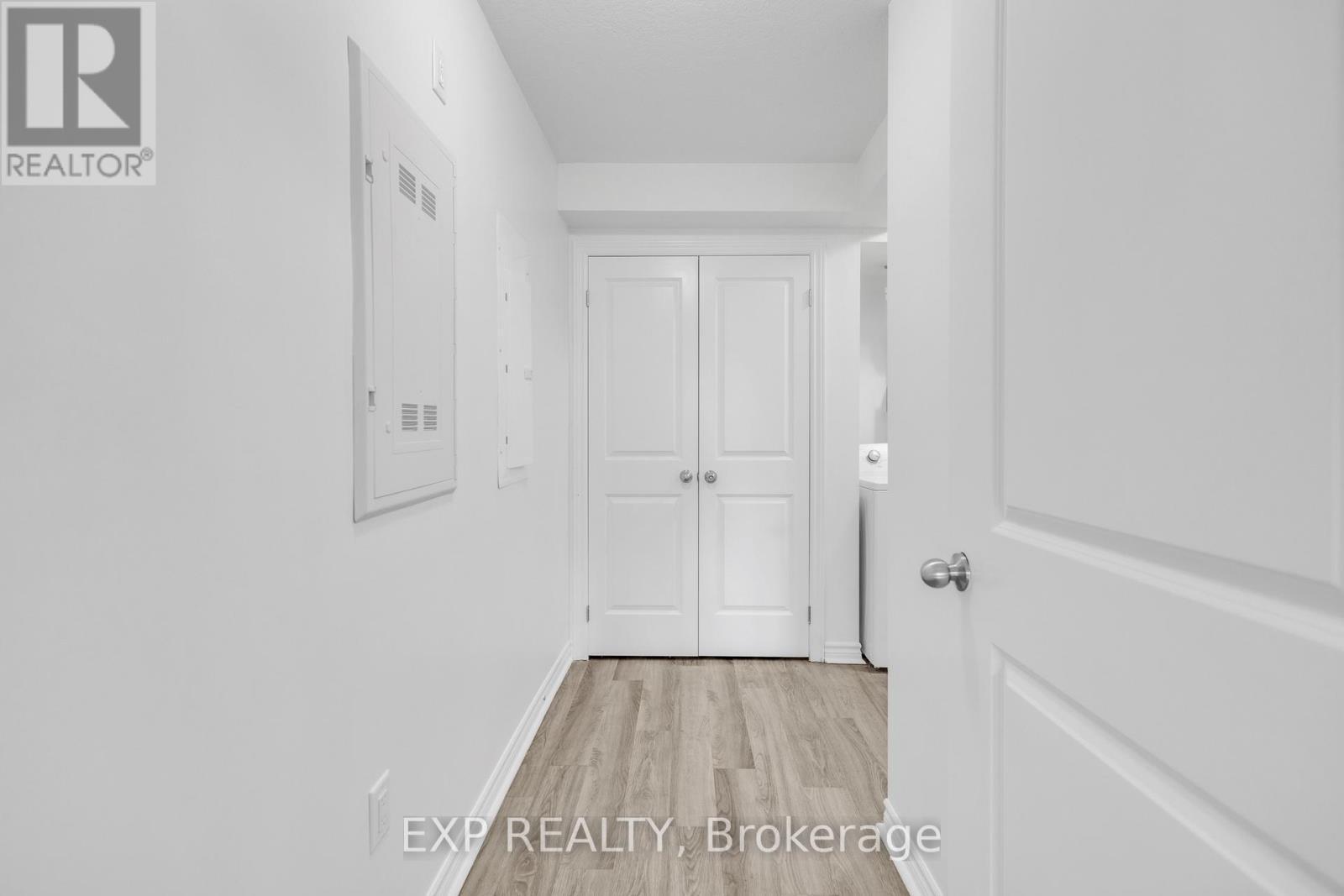 POWDER ROOM - 103 - 5 Cityview Drive S, Guelph, ON - Photo Showing Other Room