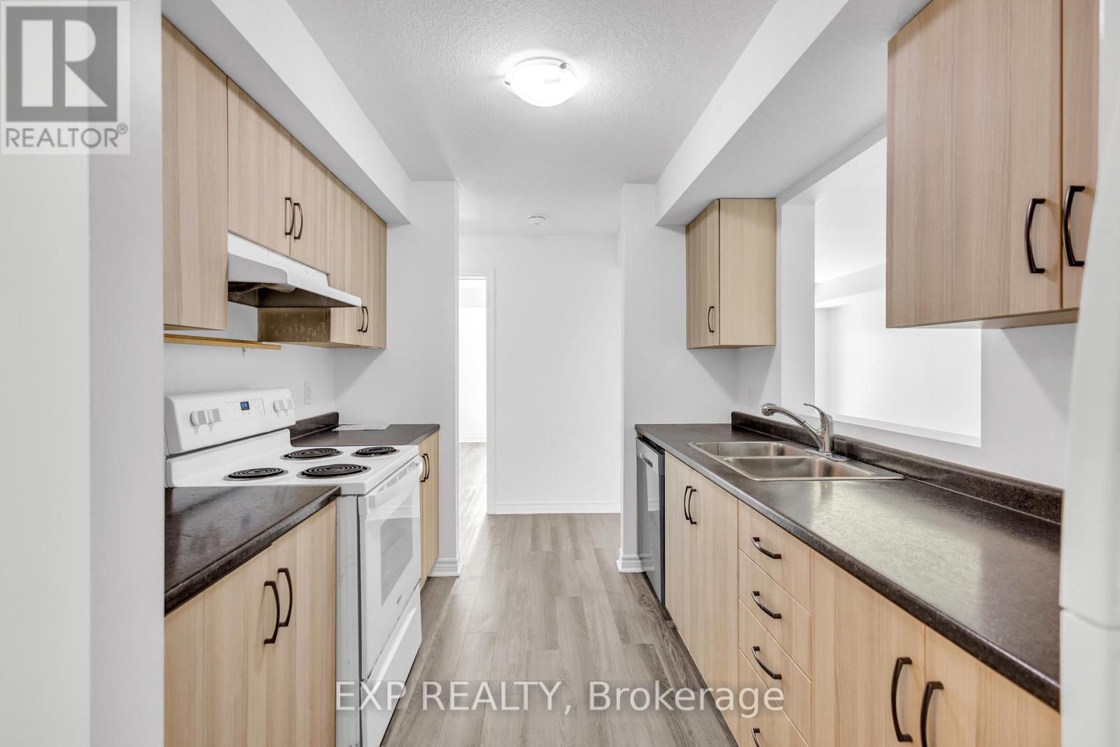 KITCHEN - 103 - 5 Cityview Drive S, Guelph, ON - Indoor Photo Showing Kitchen With Double Sink