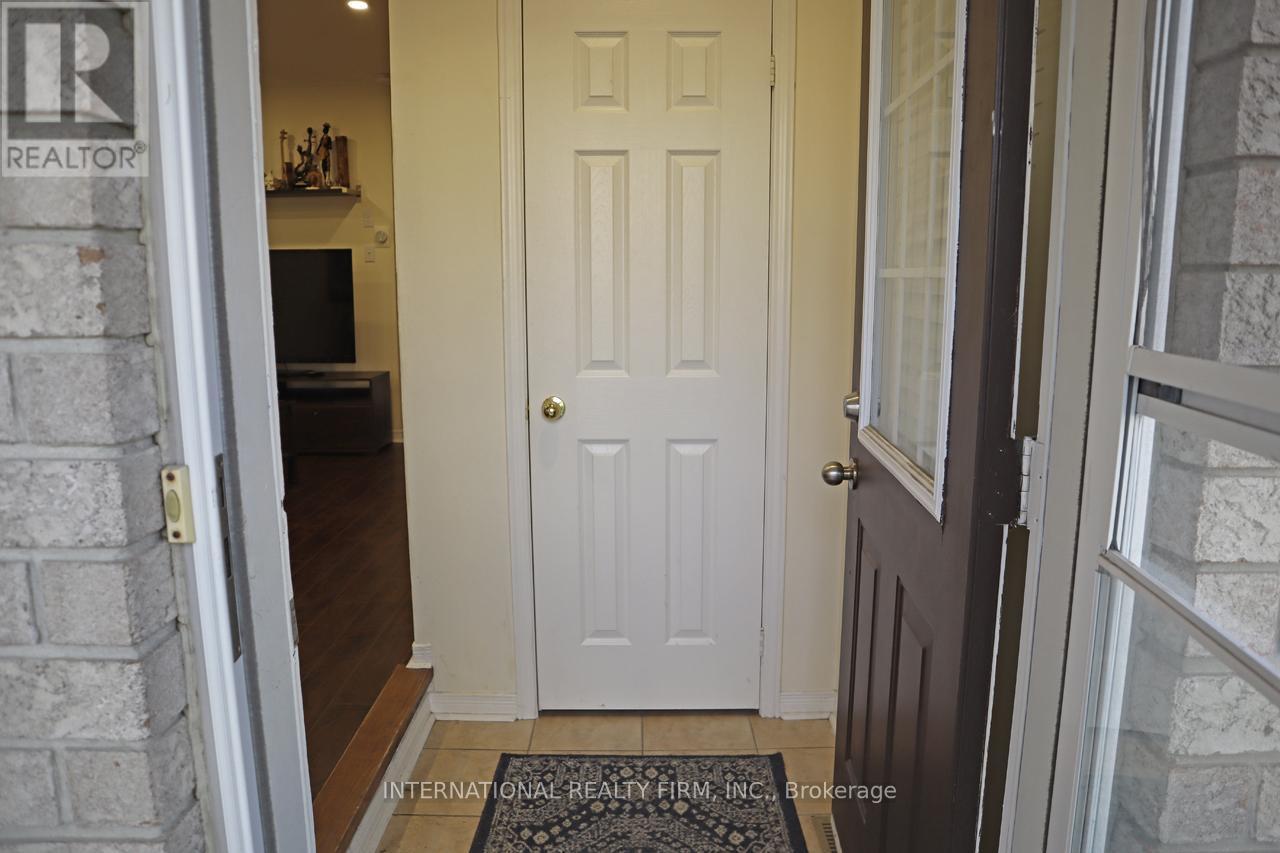340 Flagstone Way, Newmarket, ON - Indoor Photo Showing Other Room
