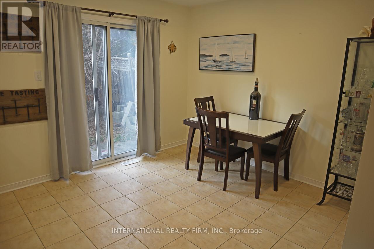 340 Flagstone Way, Newmarket, ON - Indoor Photo Showing Dining Room