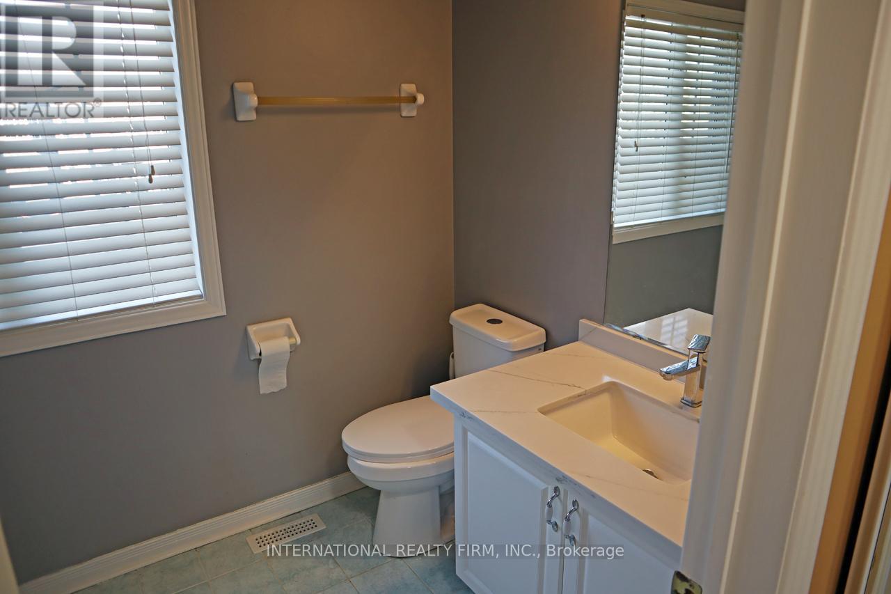 340 Flagstone Way, Newmarket, ON - Indoor Photo Showing Bathroom