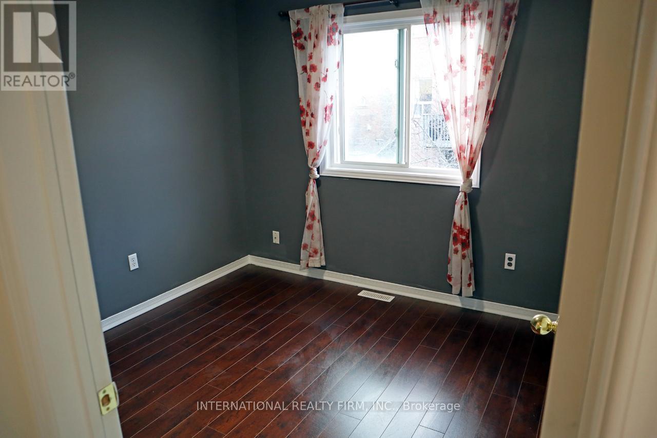 340 Flagstone Way, Newmarket, ON - Indoor Photo Showing Other Room