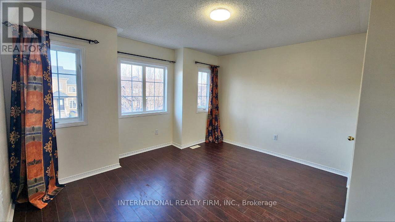 340 Flagstone Way, Newmarket, ON - Indoor Photo Showing Other Room
