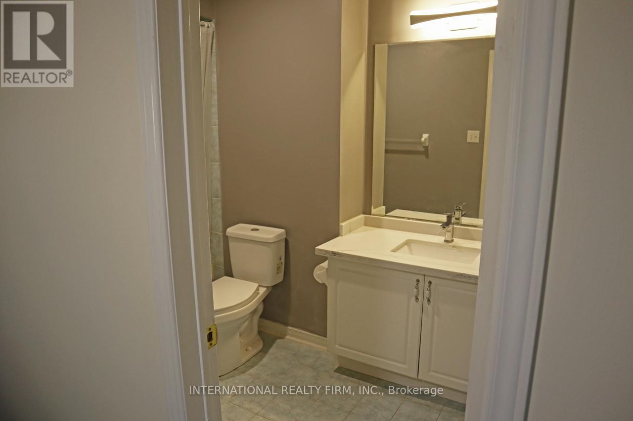 340 Flagstone Way, Newmarket, ON - Indoor Photo Showing Bathroom