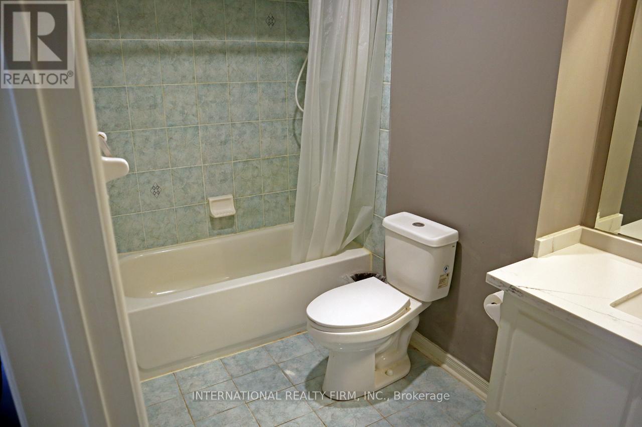 340 Flagstone Way, Newmarket, ON - Indoor Photo Showing Bathroom