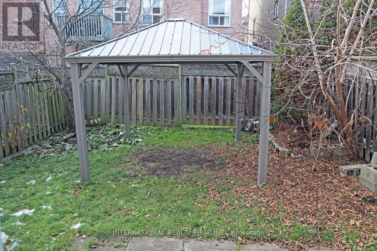 340 Flagstone Way, Newmarket, ON - Outdoor