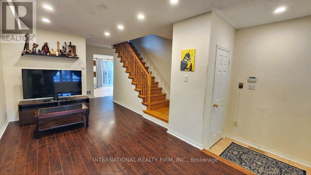 340 Flagstone Way, Newmarket, ON - Indoor Photo Showing Other Room