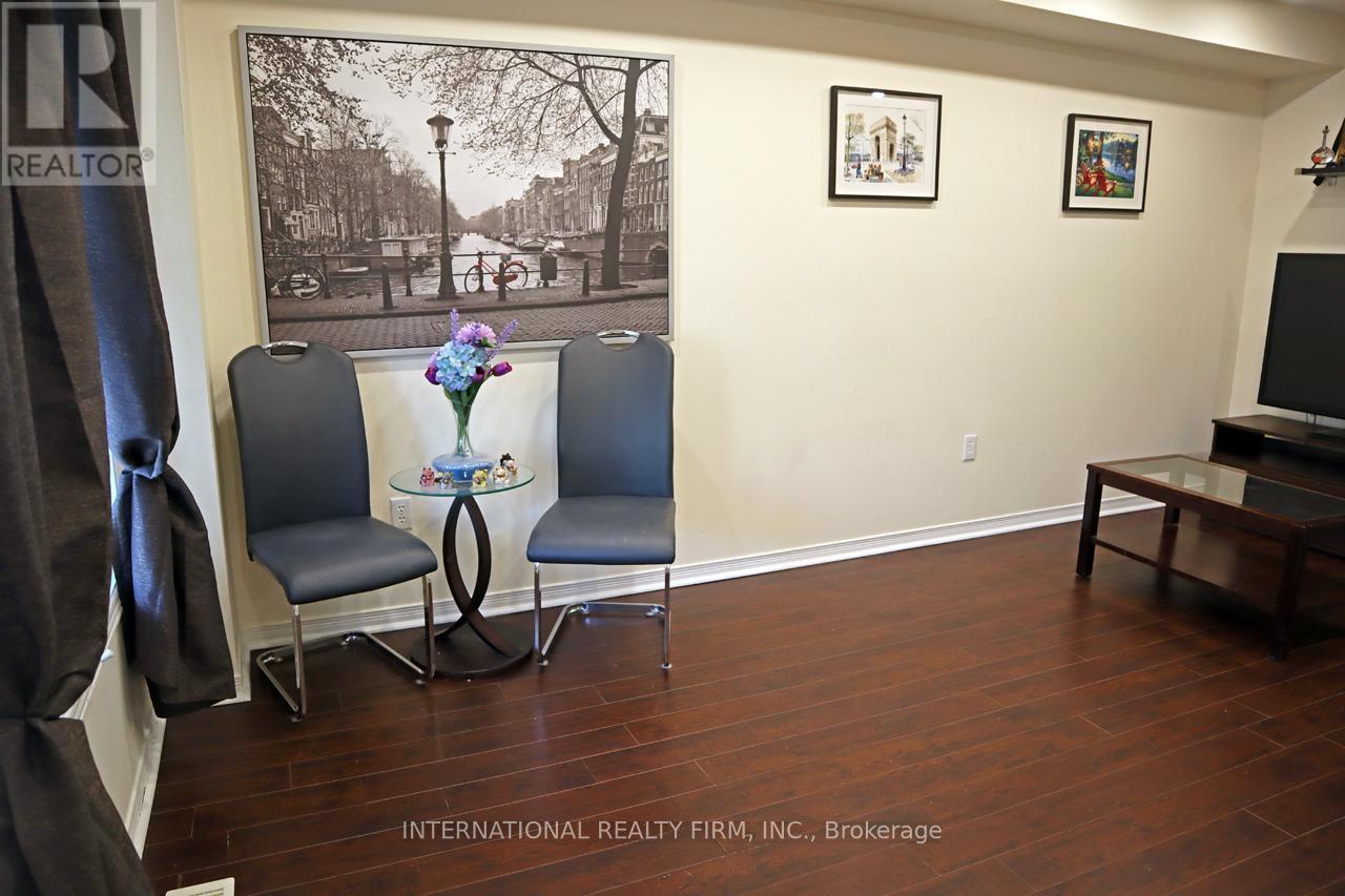 340 Flagstone Way, Newmarket, ON - Indoor Photo Showing Other Room