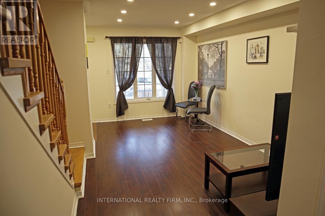 340 Flagstone Way, Newmarket, ON - Indoor Photo Showing Other Room
