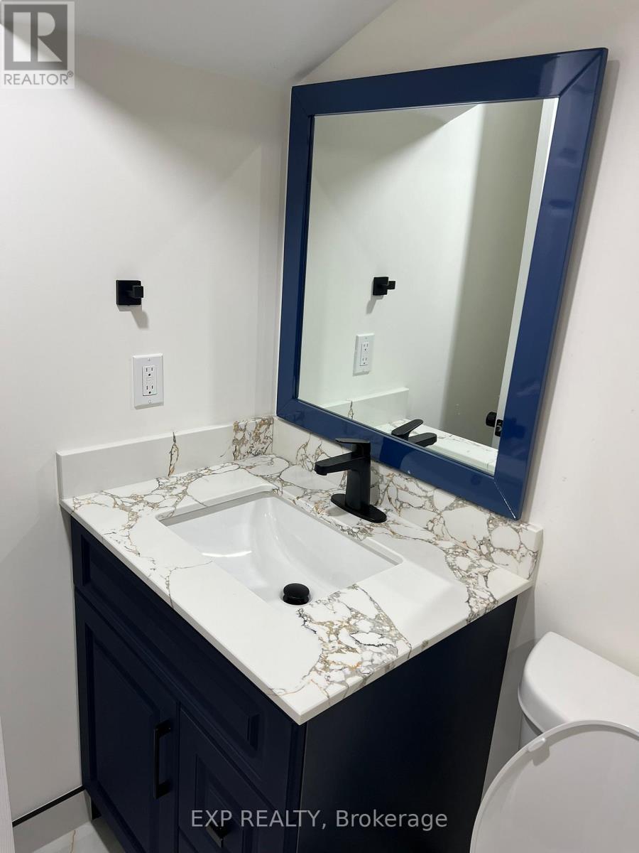 154 Bristol Road E, Mississauga, ON - Indoor Photo Showing Bathroom