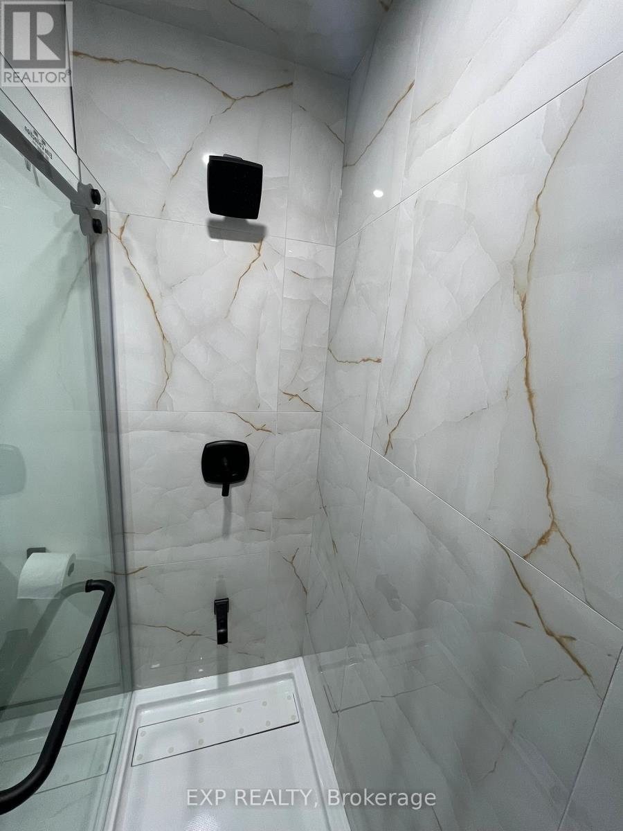 154 Bristol Road E, Mississauga, ON - Indoor Photo Showing Bathroom