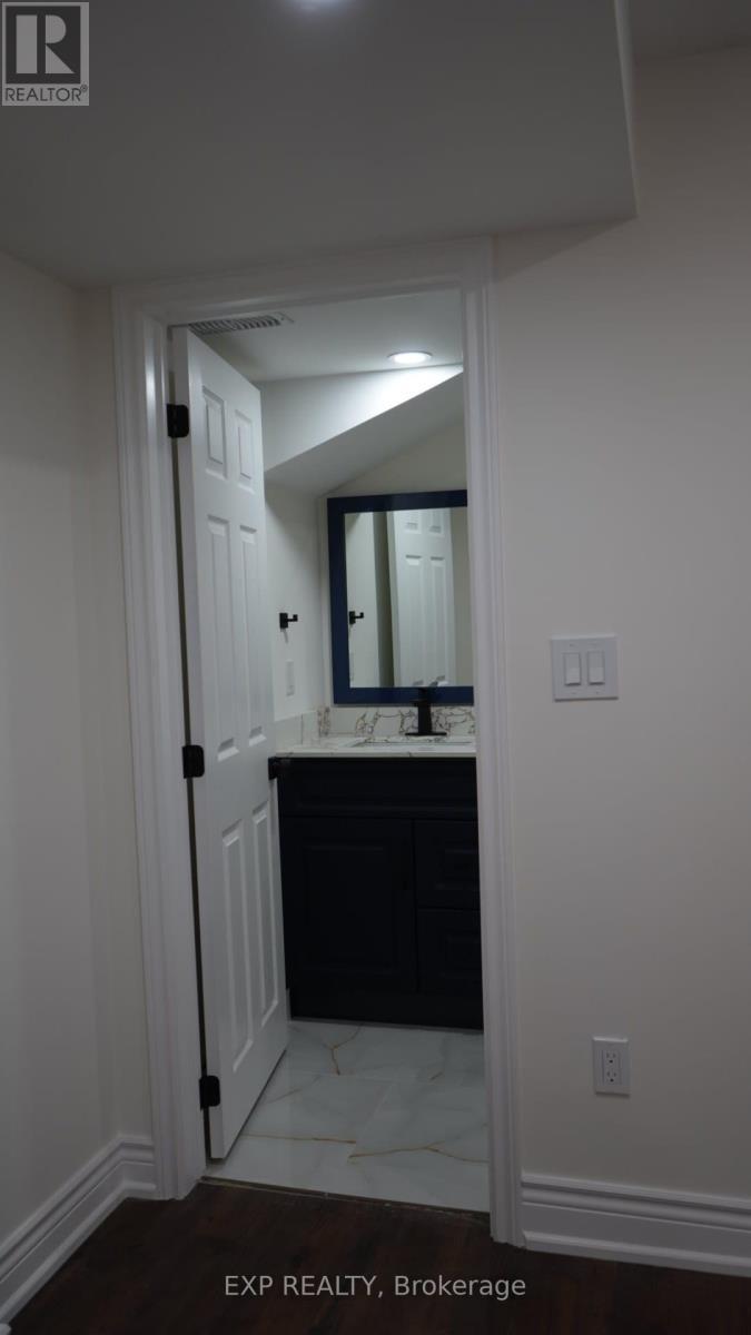 154 Bristol Road E, Mississauga, ON - Indoor Photo Showing Other Room