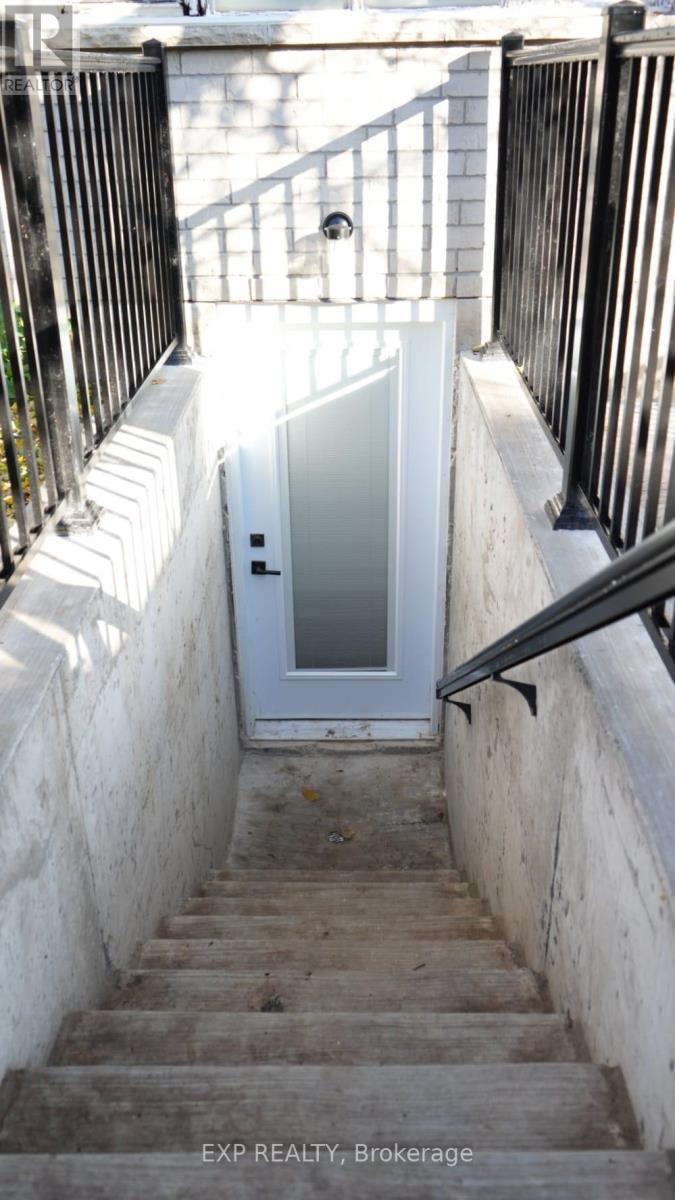 154 Bristol Road E, Mississauga, ON - Outdoor With Exterior