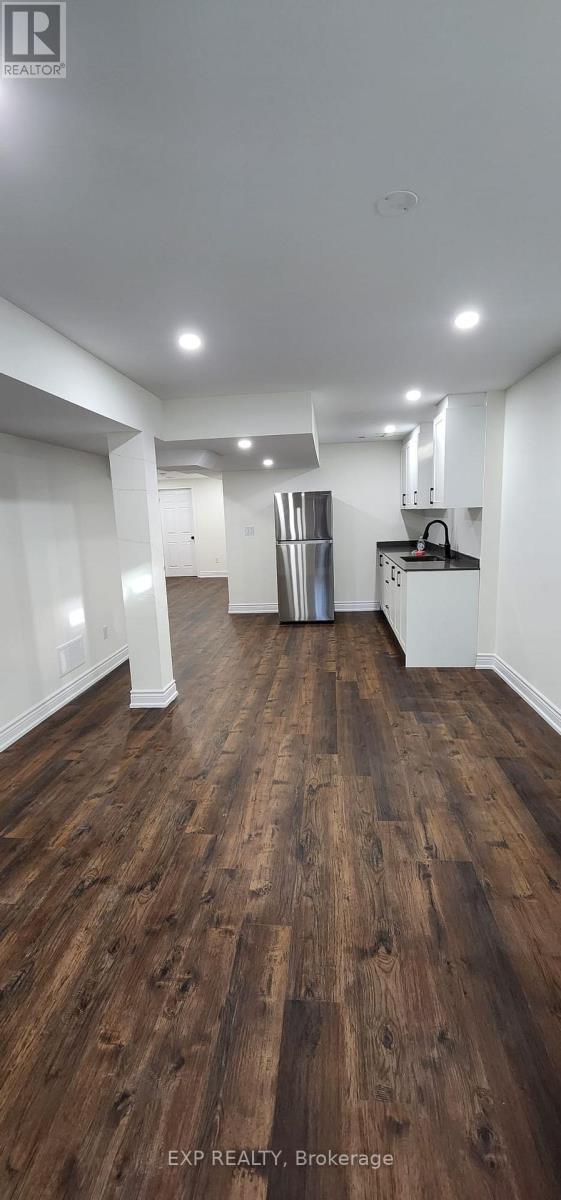 Kitchen (stove coming soon.) - 154 Bristol Road E, Mississauga, ON - Indoor