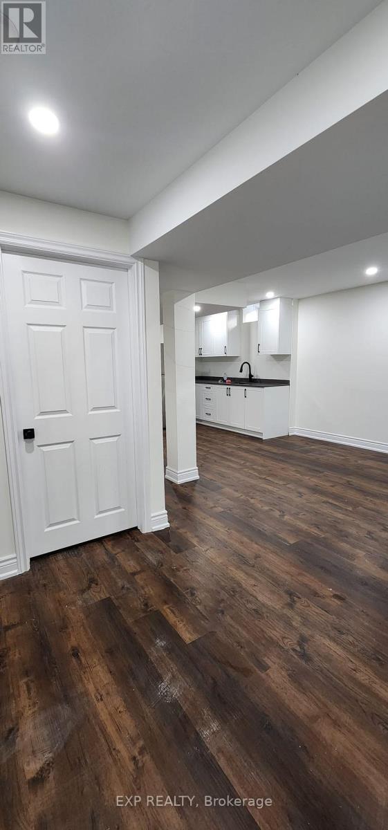 154 Bristol Road E, Mississauga, ON - Indoor Photo Showing Other Room